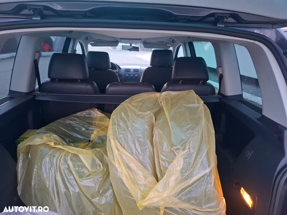 Volkswagen Touran 2.0 TDI DSG Highline - 12