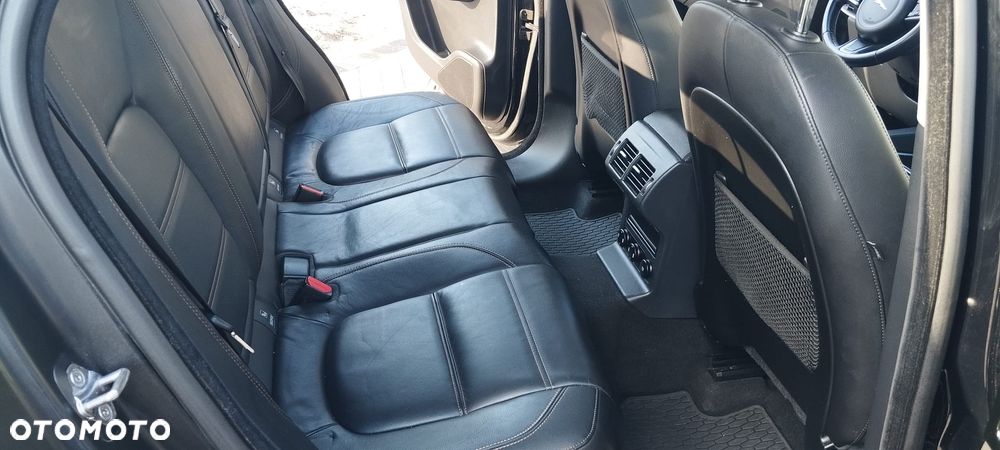 Jaguar F-Pace 2.0 i4D RWD Pure - 3