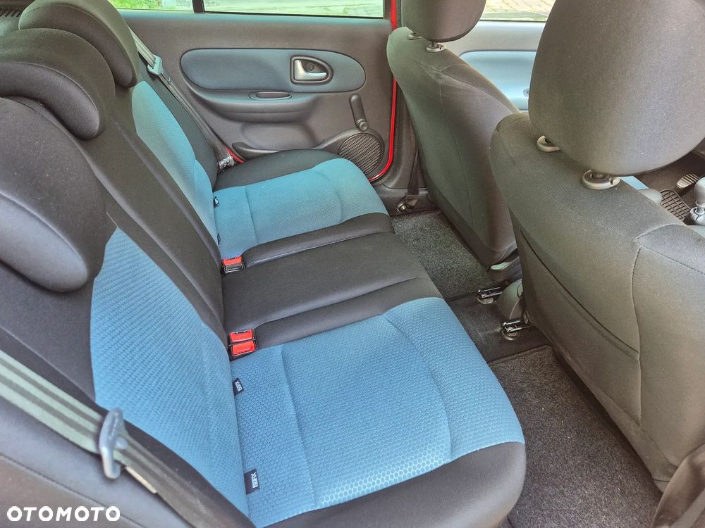 Renault Clio - 25