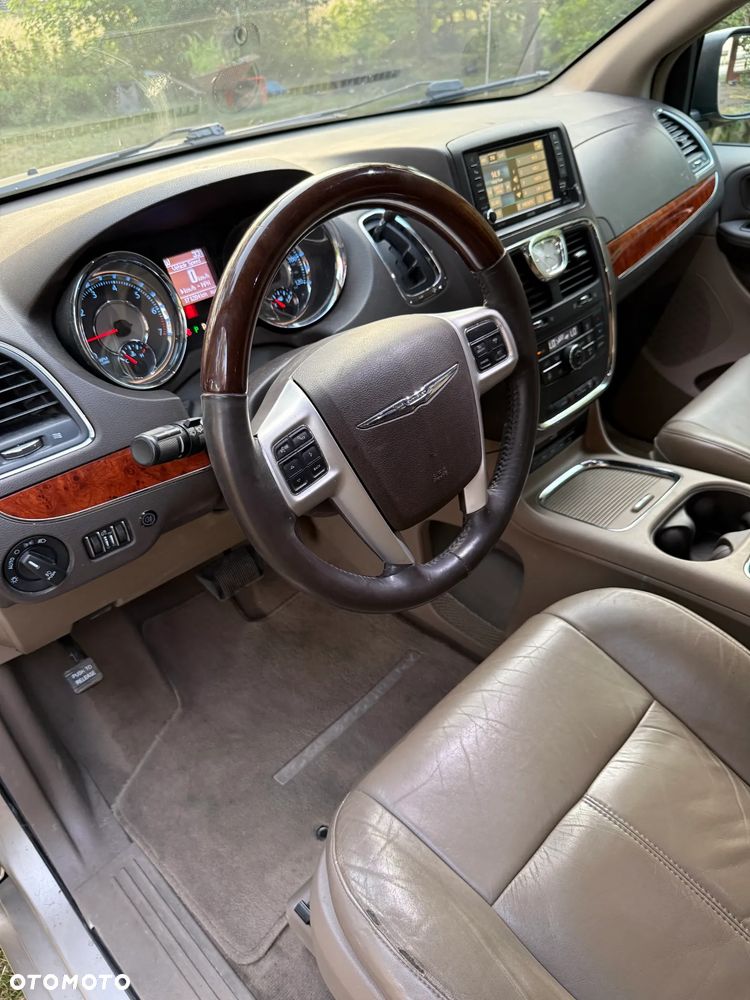 Chrysler Town & Country 3.6 Limited - 25
