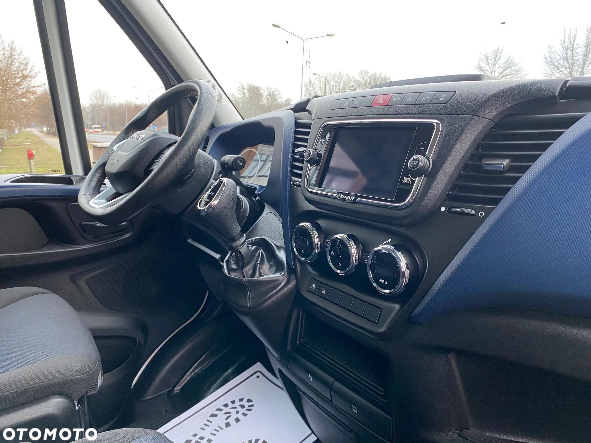 Iveco DAILY 35-160 HI-MATIC KONTENER 8 EUROPALET WINDA ZEPRO - 37