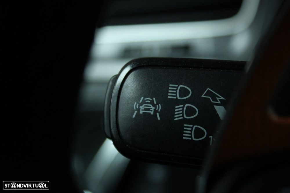 VW Golf R 2.0 TSI OPF 4Motion DSG - 38