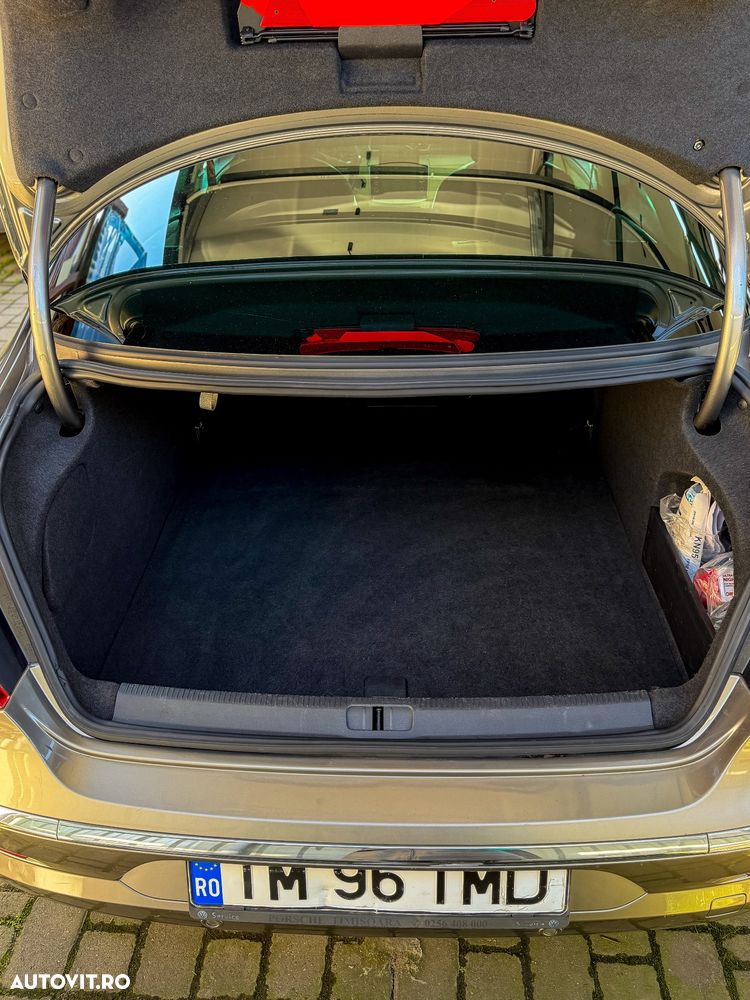 Volkswagen Passat 2.0 TDI BlueMotion Tehnology 4Motion Comfortline - 11