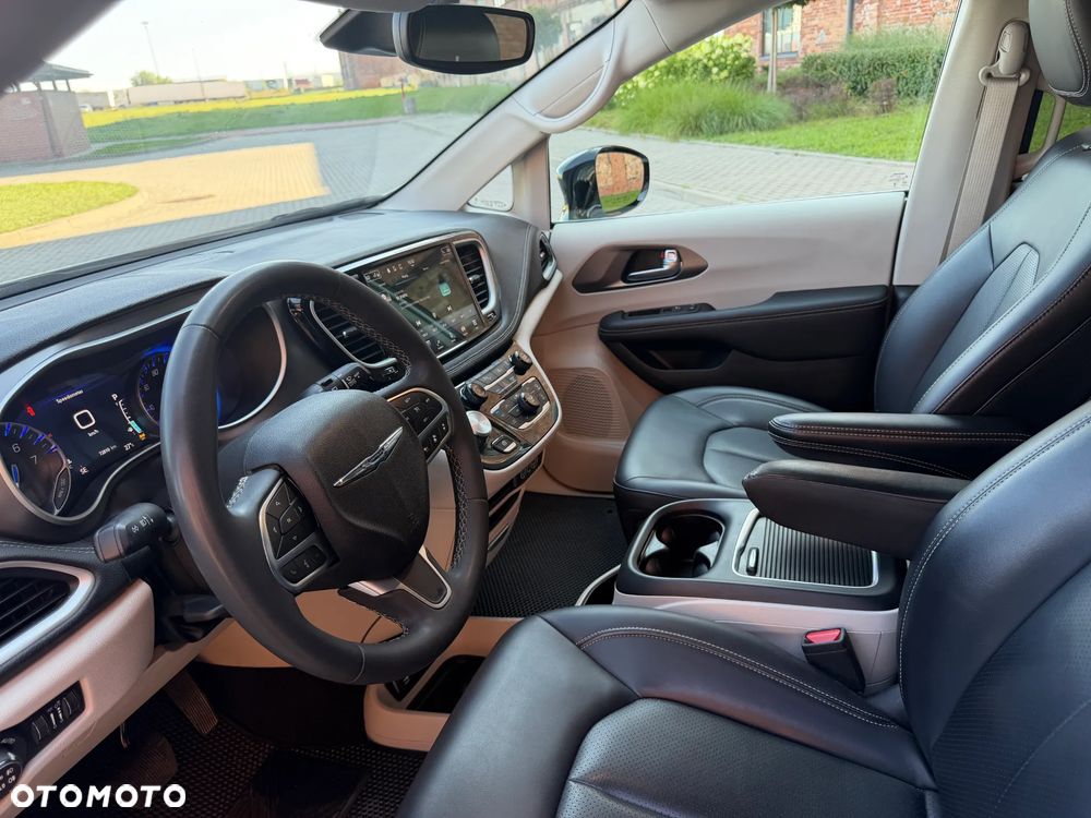 Chrysler Pacifica - 15