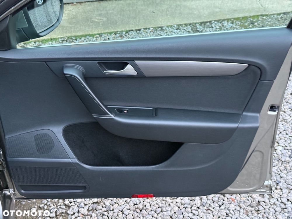 Volkswagen Passat - 24