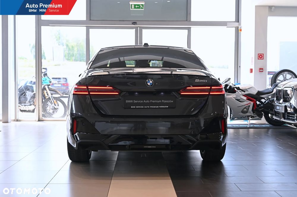 BMW Seria 5 520i mHEV - 20
