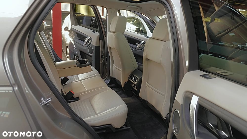 Land Rover Discovery Sport 2.0 P200 mHEV SE - 15