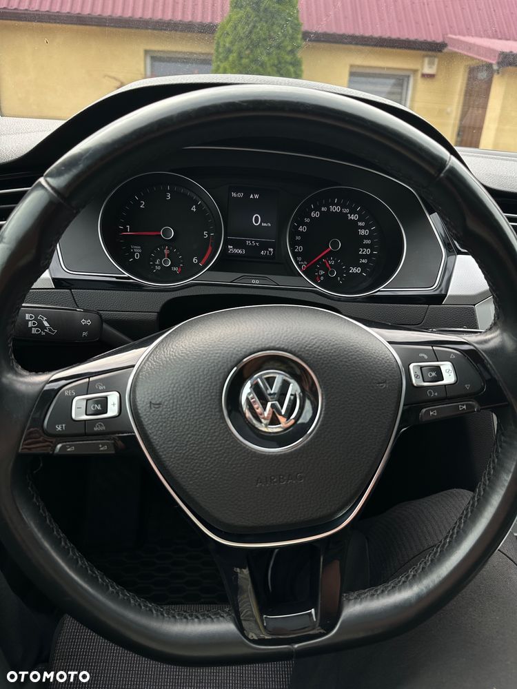 Volkswagen Passat 2.0 TDI SCR (BlueMotion Technology) 4Motion Comfortline - 22