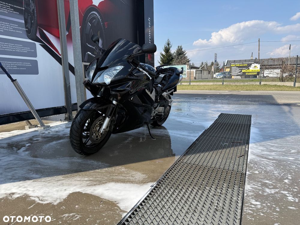 Honda VFR - 3