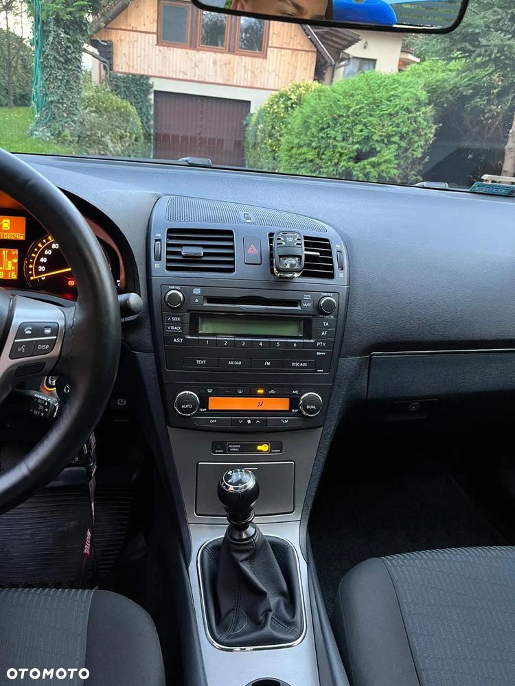 Toyota Avensis 1.8 Luna - 16