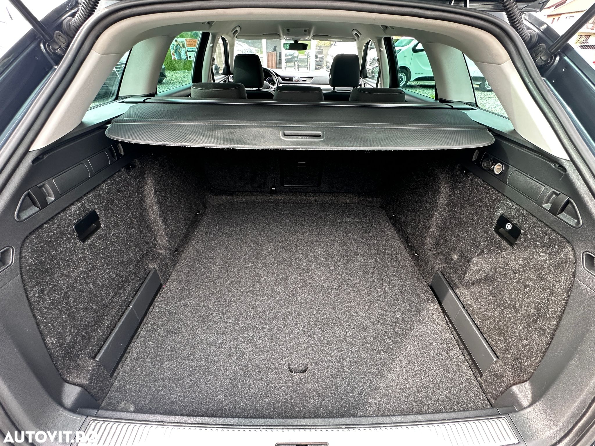 Skoda Superb 2.0 TDI DSG Ambition - 19