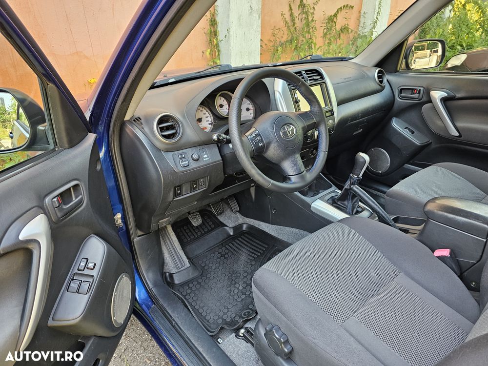 Toyota RAV4 - 8