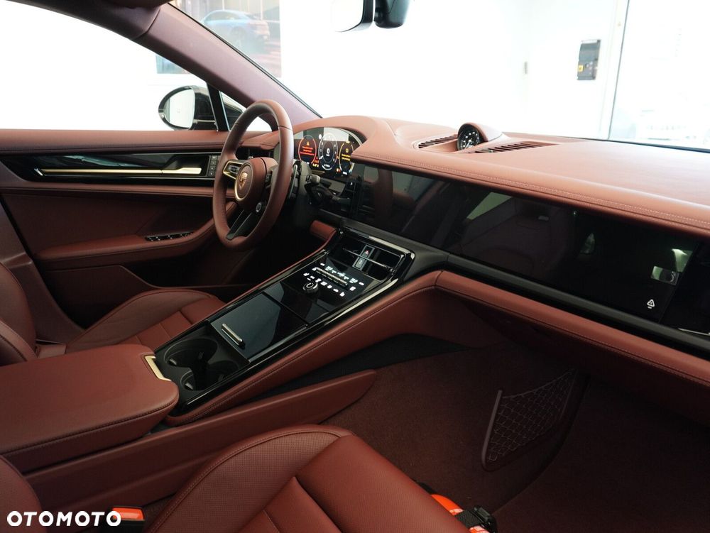 Porsche Panamera 4 - 33