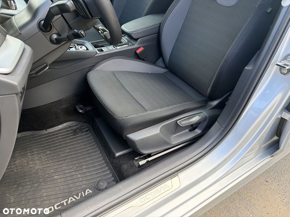 Skoda Octavia 1.5 TSI mHEV Selection DSG - 12