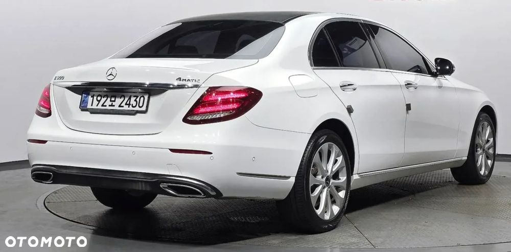 Mercedes-Benz Klasa E 300 9G-TRONIC Exclusive - 3