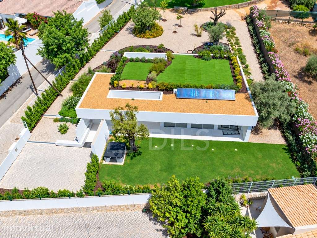 Moradia T3 nova, no Sítio dos Quartos, Loulé