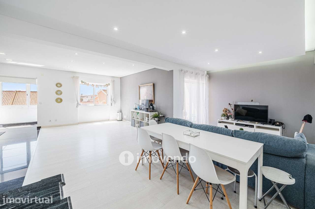 Apartamento T2 luminoso, totalmente remodelado, em Corroios - Grande imagem: 4/33