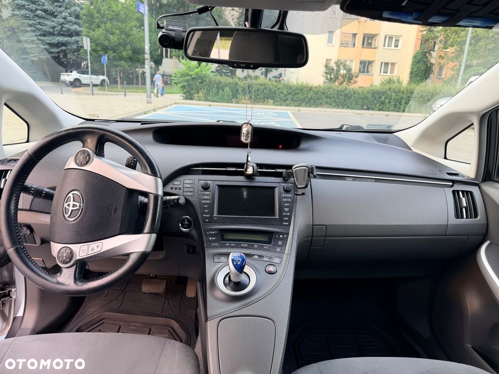 Toyota Prius 1.8 HSD Prestige - 11