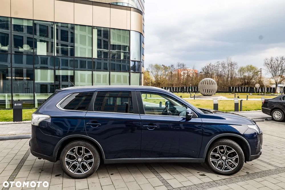 Mitsubishi Outlander 2.0 Instyle Navi 4WD CVT - 11