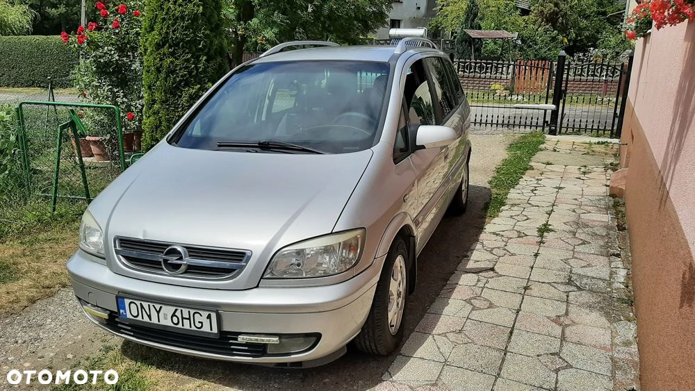 Opel Zafira 1.8 16V Comfort - 1