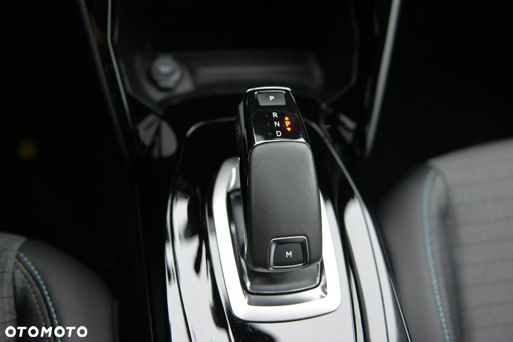 Peugeot 2008 1.2 PureTech Allure S&S EAT8 - 17