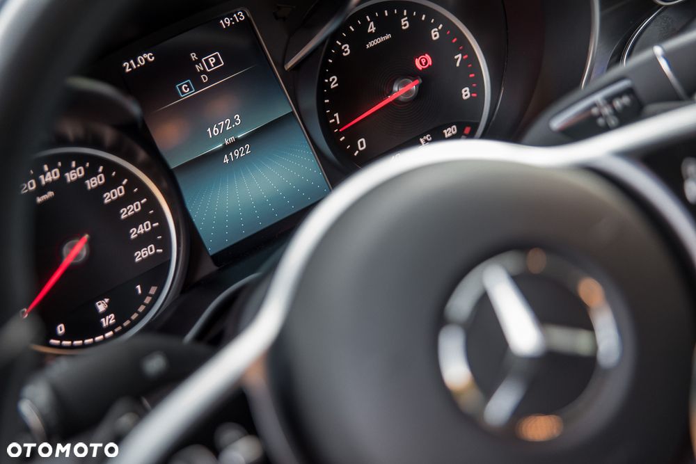 Mercedes-Benz Klasa C 300 9G-TRONIC - 17