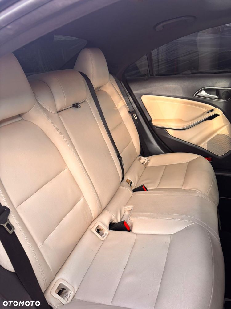 Mercedes-Benz CLA 250 4Matic 7G-DCT Sport - 16