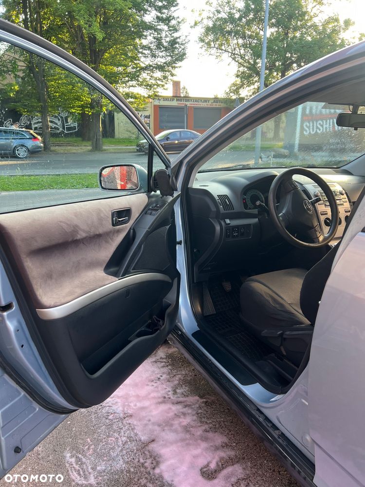 Toyota Corolla Verso - 5
