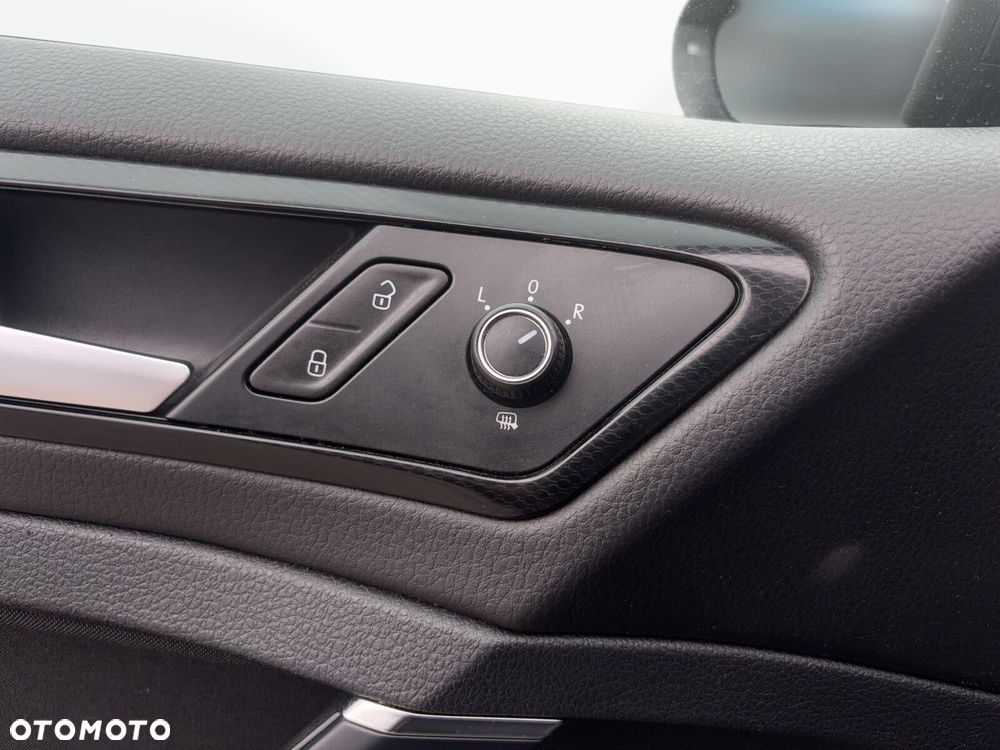 Volkswagen Golf - 25