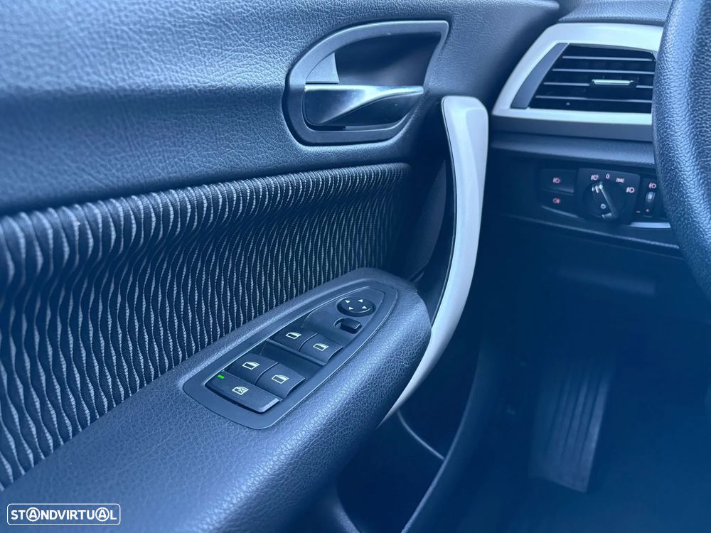 BMW 116 d Line Urban Auto - 8