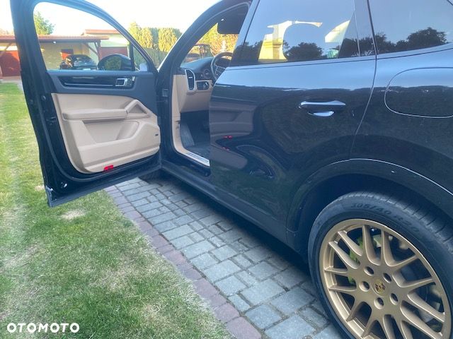Porsche Cayenne E-Hybrid Platinum Edition - 16