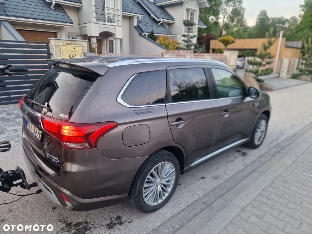 Mitsubishi Outlander 2.4 4WD - 7