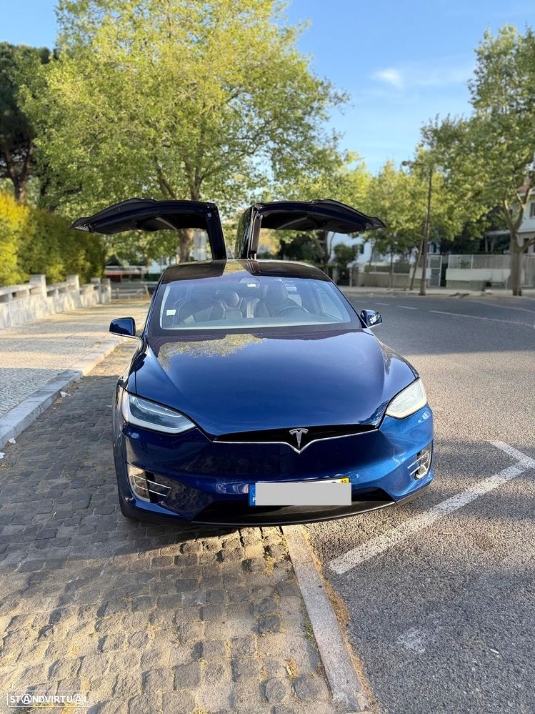 Tesla Model X - 8