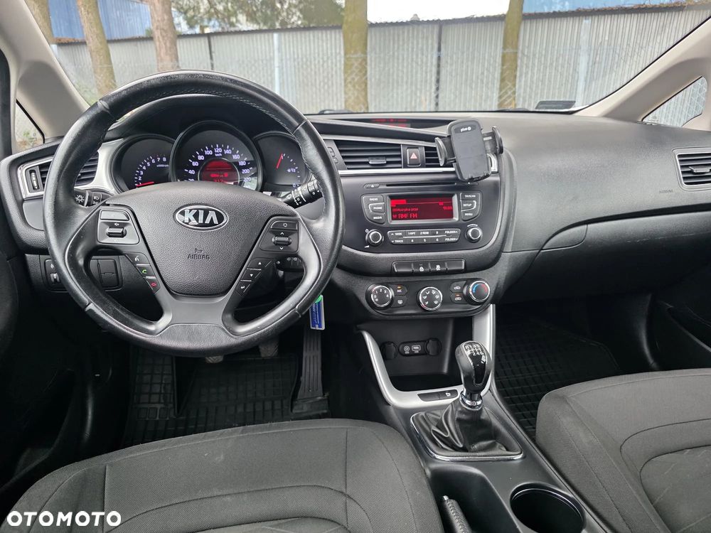 Kia Ceed - 8