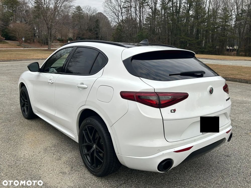 Alfa Romeo Stelvio 2.0 Turbo 16V AT8-Q4 Ti - 4