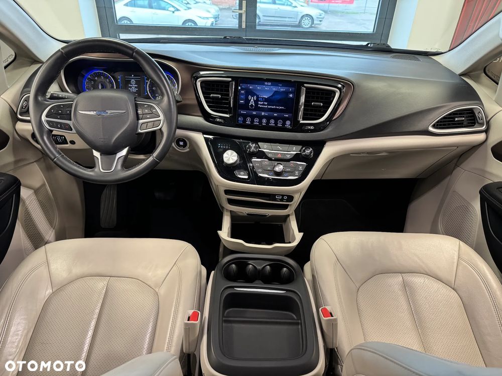 Chrysler Pacifica - 5