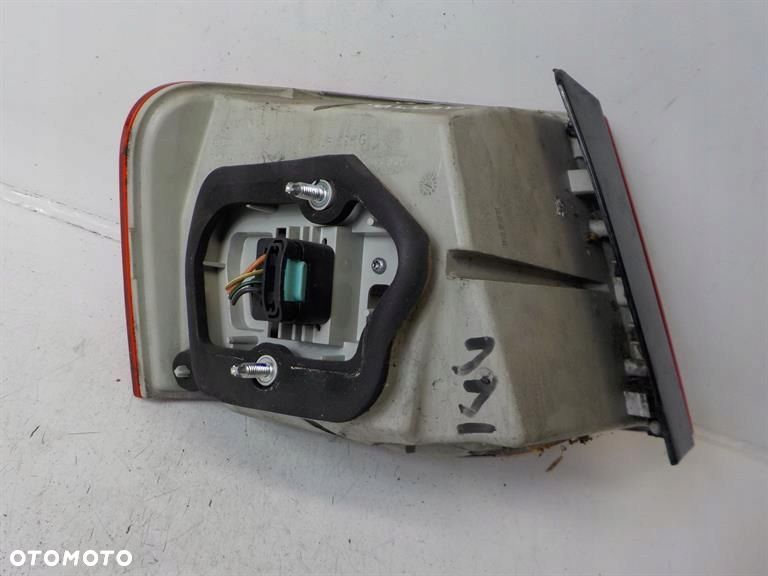 VOLKSWAGEN JETTA V LAMPA PRAWA TYŁ TYLNA - 4