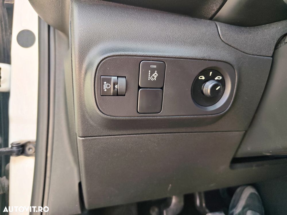 Citroën C3 1.2 PureTech BVM Shine - 19