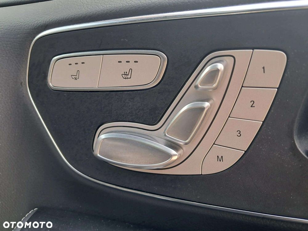 Mercedes-Benz klasa-v V300 - 19