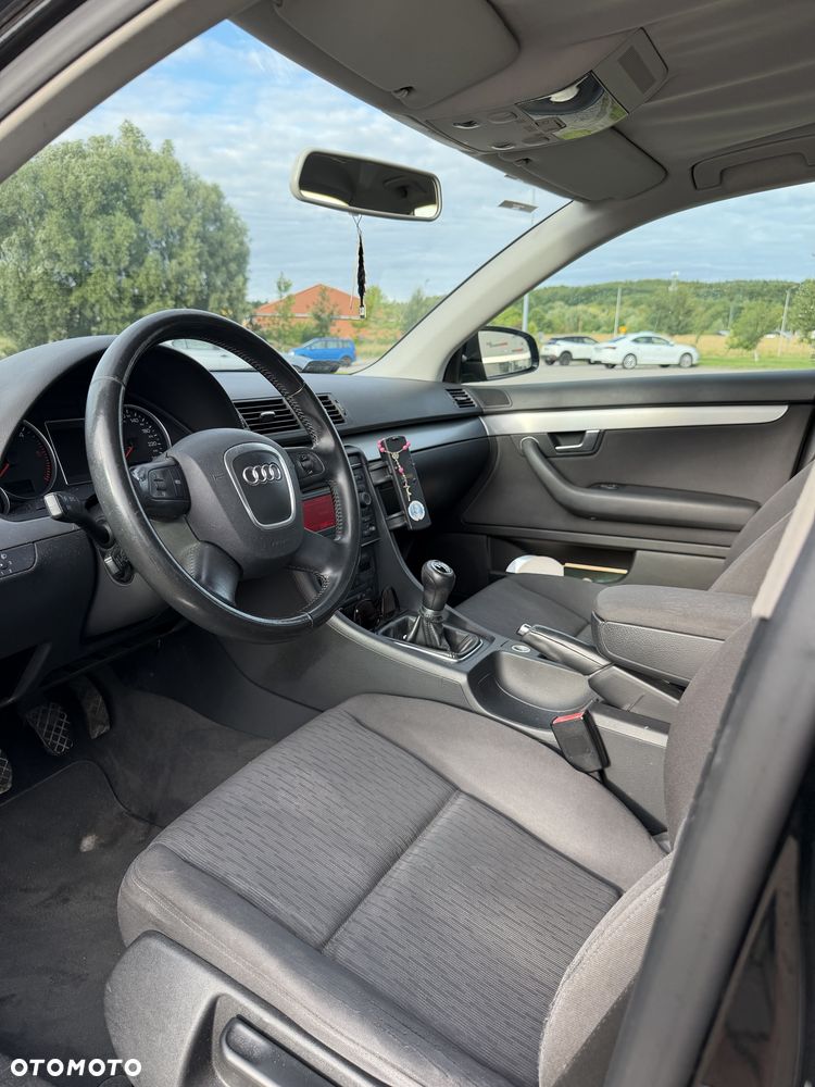 Audi A4 Limousine - 4