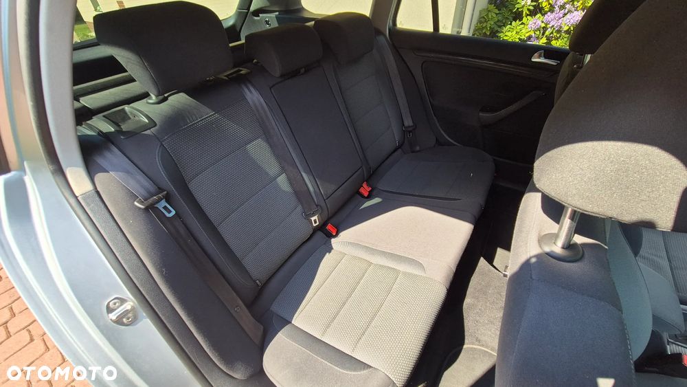 Volkswagen Golf 1.6 TDI DPF BlueMotion - 32