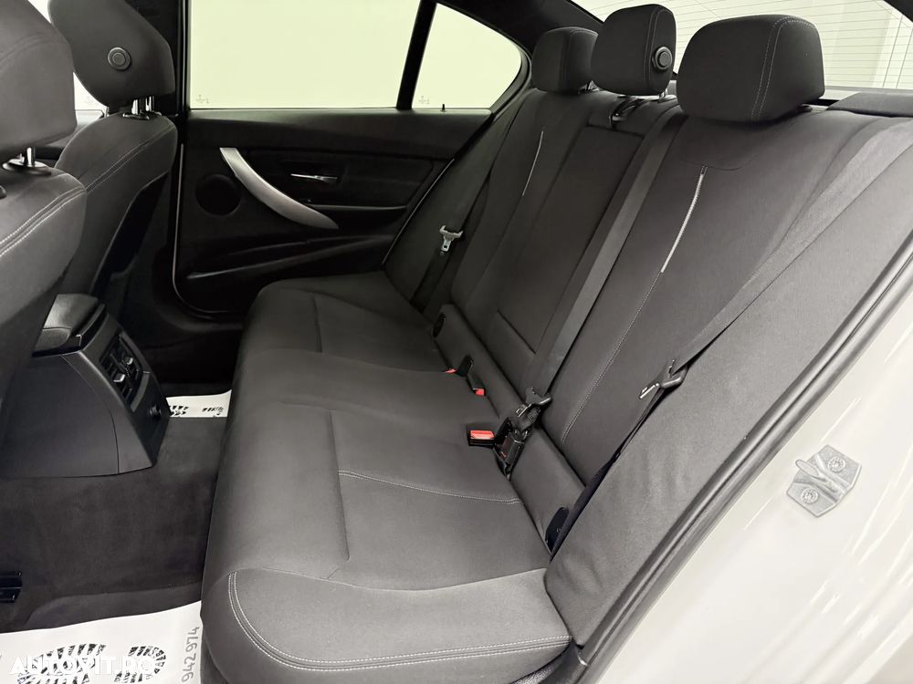 BMW Seria 3 320d Sport Line - 20
