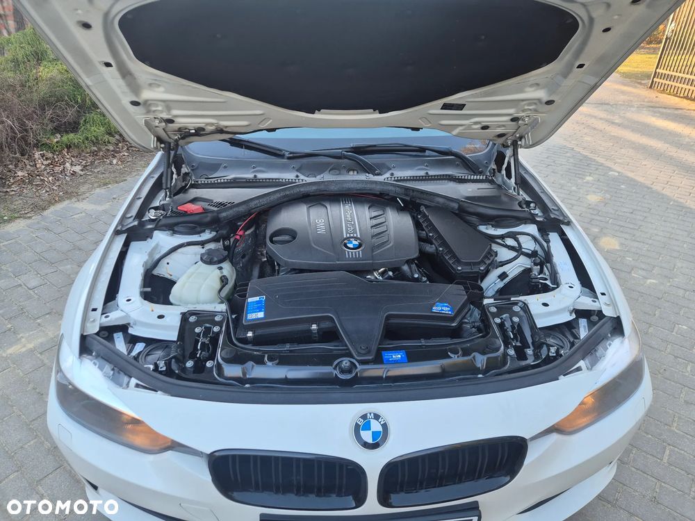 BMW Seria 3 318d DPF Edition Lifestyle - 28