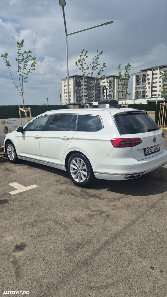 Volkswagen Passat - 1