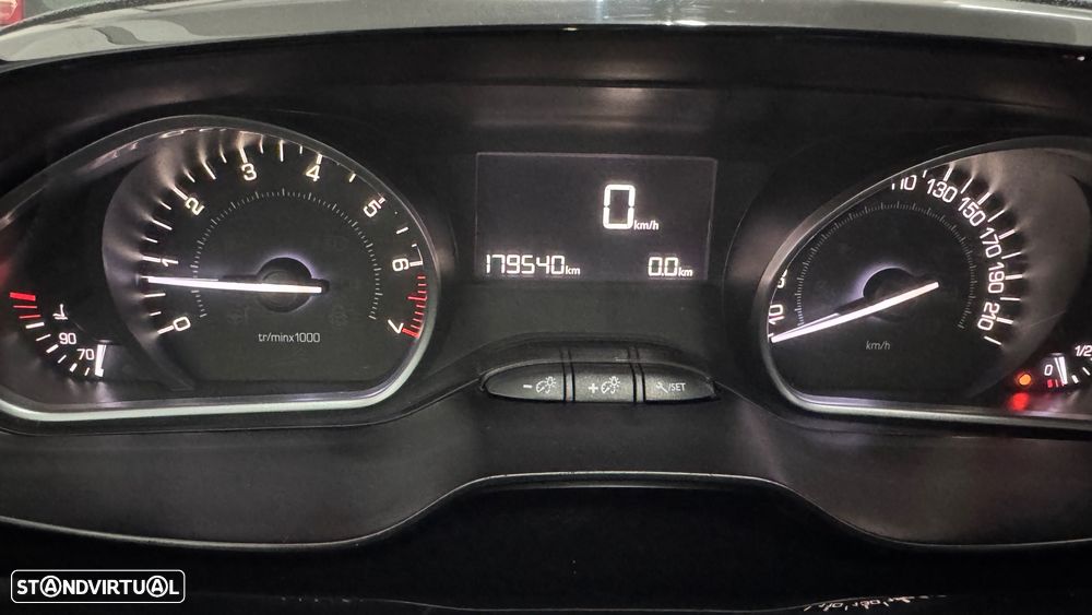 Peugeot 2008 1.2 PureTech Style - 5