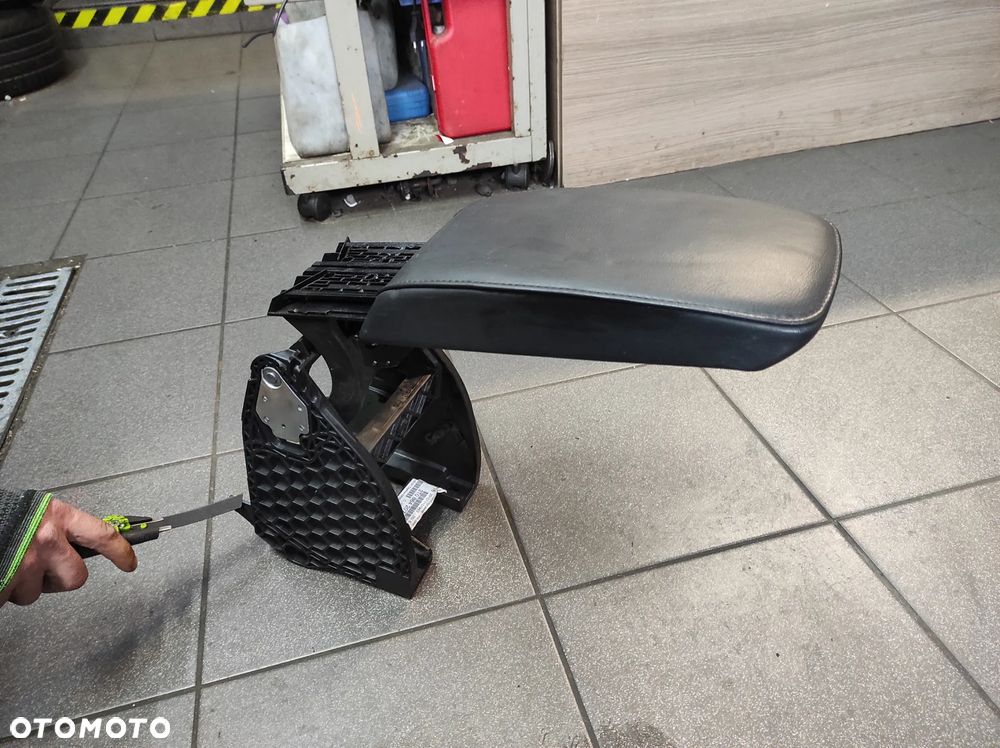 Podłokietnik Skoda SuperB II Skóra - 1