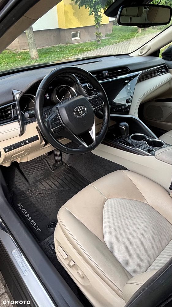 Toyota Camry 2.5 Hybrid Executive CVT - 12