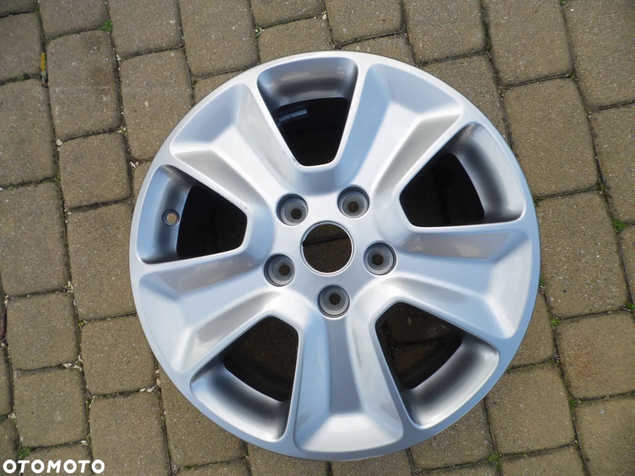 Felga 16'' 5x114,3 Dacia Duster 6,5x16 ET50 403004803R - 1