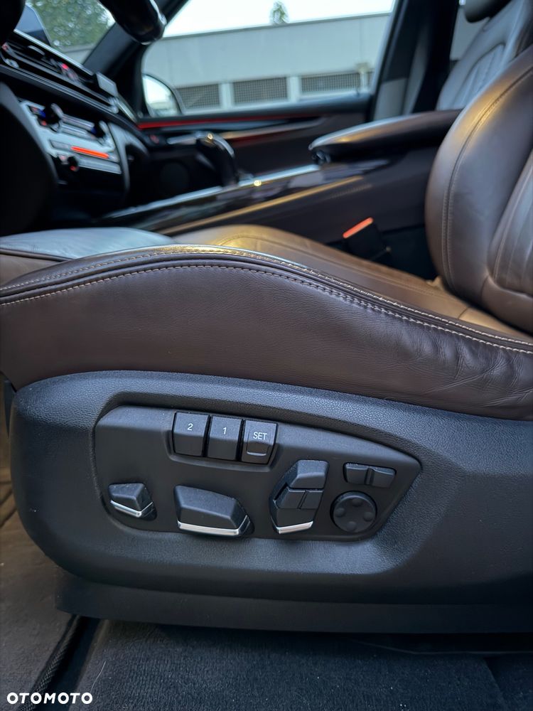 BMW X5 xDrive50i - 16