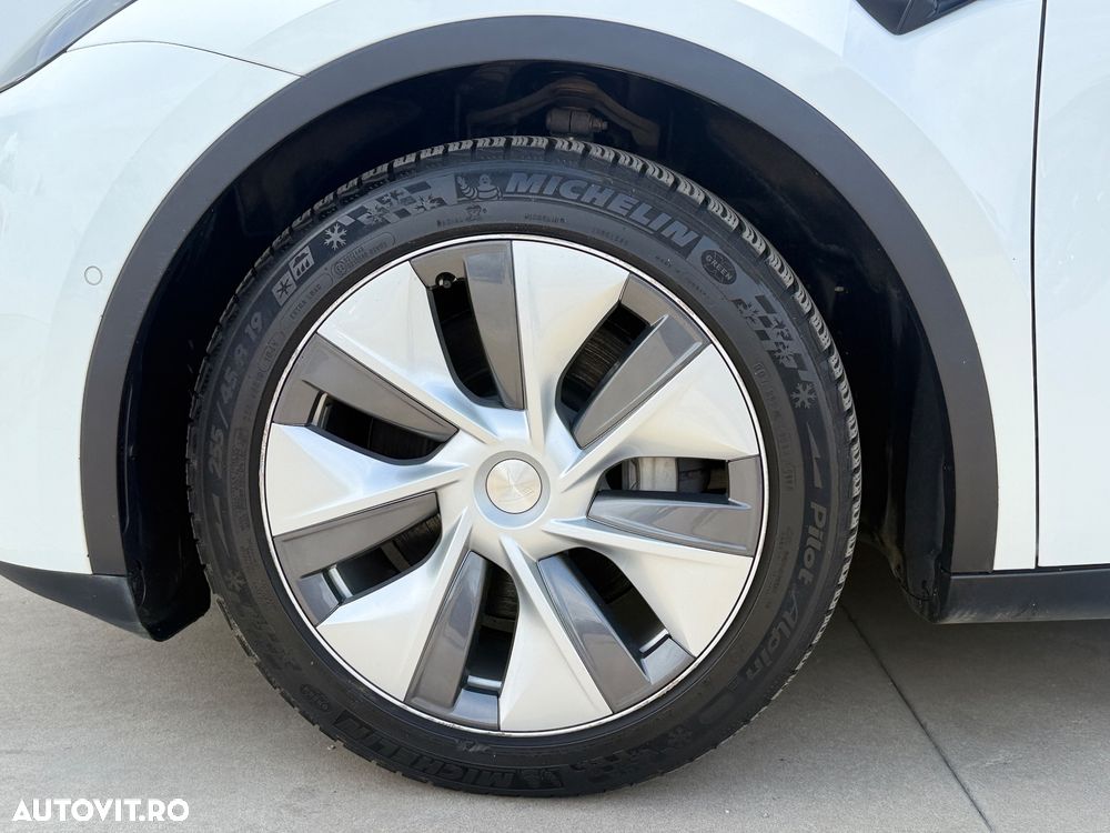 Tesla Model Y - 21